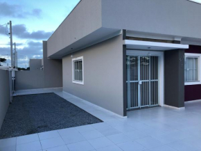 Ótima casa na praia de leste em balneário canoas pontal do Paraná